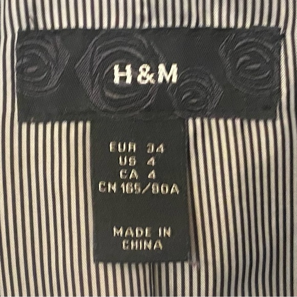 H&M All Weather Jacket Size 4 Black Belted Button Front Cotton/Poly Lined - Picture 2 of 9